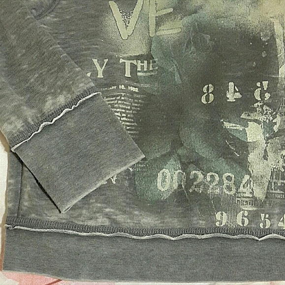 MUDD Soft Heather Gray Raw Edge Distressed Graphic Print Crop Light Sweater - Picture 9 of 14